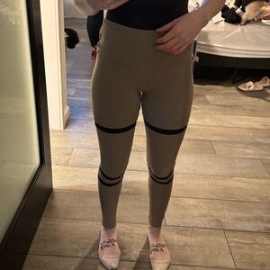 Alo Tan Leggings with Black Stripes 🖤🤎